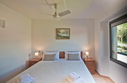 Terrades Hotel | Hostal la Salut de Terrades