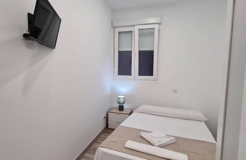 Torrejon de Ardoz Hostel | Hostal Las Fronteras