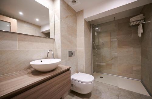 Isaba House | Hostal Lola