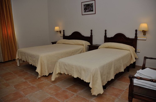 Almoguera Hostel | Hostal Padrino