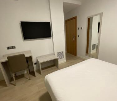 Ainsa-Sobrarbe House | Hostal Pirineos Ainsa