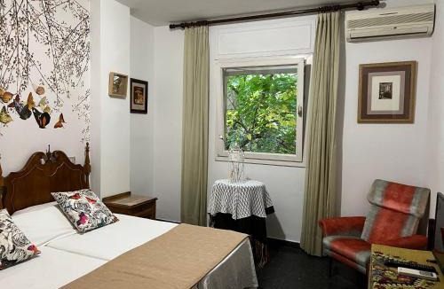 Barbastro House | Hostal Pirineos