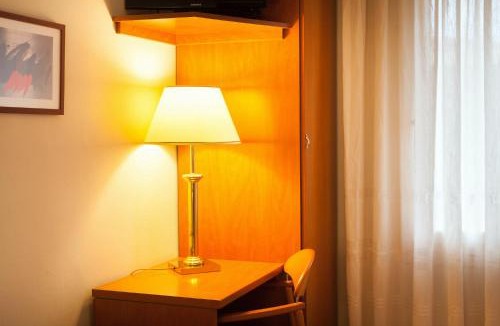 Cubells House | Hostal Restaurant Roma