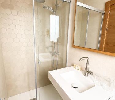 Zudaire House | Hostal Restaurante Ibaisek