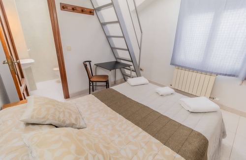 Villalonquejar Hostel | Hostal Restaurante La Buena Villa by Vivere Stays