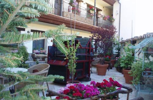 Canete House | Hostal Restaurante La Muralla