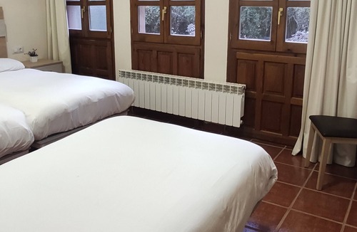 Canales de la Sierra Hostel | Hostal Rural Bar La Villa