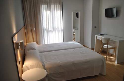 Cervera Hostel | Hostal Universitat Cervera
