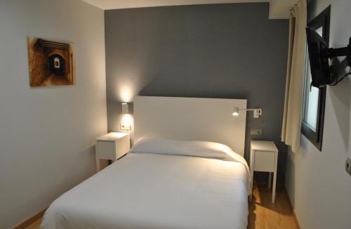 Cervera Hotel | Hostal Universitat