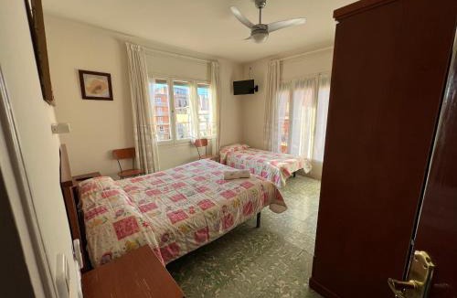 Sant Feliu de Guixols Hostel | Hostal Zurich