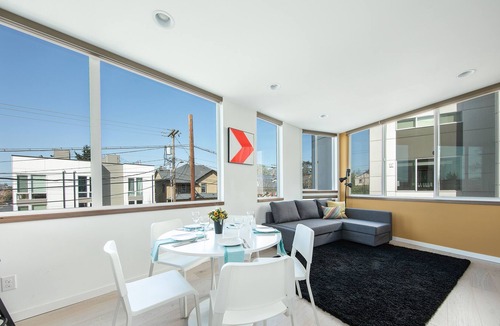 Squire Park House | Hosteeva Modern Townhome w Rooftop
