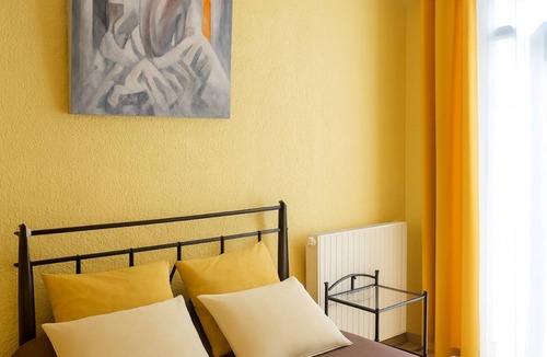 Les Remparts Hostel | Hostel Élisée Perpignan