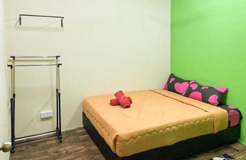 Kota Warisan Hostel | HOSTEL BLACK88 Airport Transit - Self check in