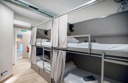 Ensanche Diputacion Hostel | Hostel Dos Estaciones - Albergue Juvenil - FREE towels, coffee & tea, remote check-in