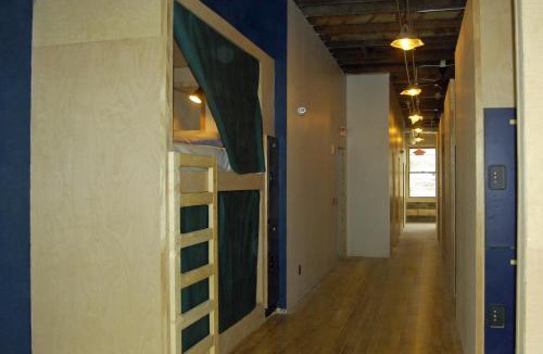 Downtown - Waterfront Hostel | Hostel du Nord