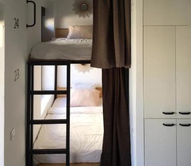 Campoamor Hostel | Hostel Numero Trece - Albergue Juvenil - FREE towels, coffee & tea, remote check-in