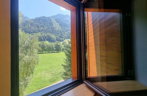 Faverges-Seythenex Ski Chalet | Hostel - Room B Single bunk beds.