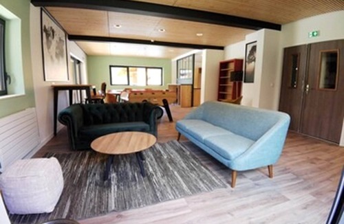 Faverges-Seythenex Ski Chalet | Hostel - Room D. Single bunk beds.