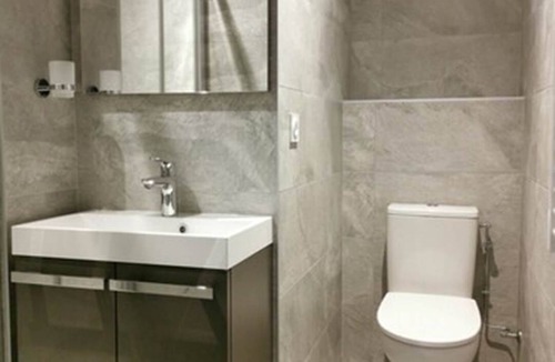 Faverges-Seythenex Ski Chalet | Hostel - Room D. Single bunk beds.