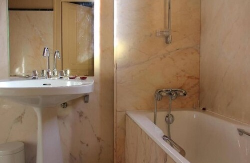 Perouges Hotel | Hostellerie de Pérouges