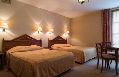 Paray-le-Monial Hotel | Hostellerie des Trois Pigeons