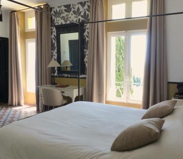 Chateauneuf-du-Pape Hotel | Hostellerie du Château des Fines Roches
