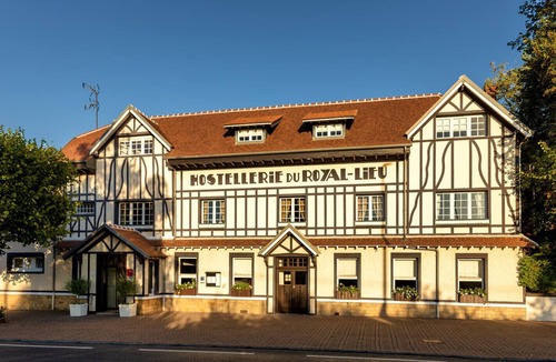 Royallieu Village Hotel | Hostellerie Du Royal Lieu