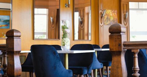 Saint-Pierre-du-Vauvray Hotel | Hostellerie Saint Pierre