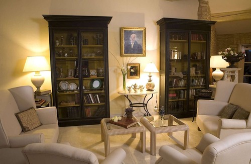 Menerbes Hotel | Hostellerie le Roy Soleil