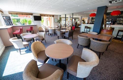 Beauvais Hotel | Hostellerie Saint Vincent Beauvais Aeroport