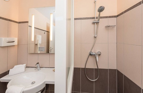 Beauvais Hotel | Hostellerie Saint Vincent Beauvais Aéroport