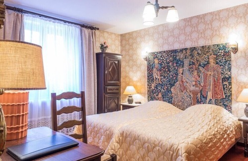 Replonges Hotel | Hostellerie Sarrasine