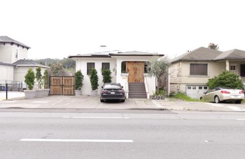 San Rafael House | Hosting Peace home