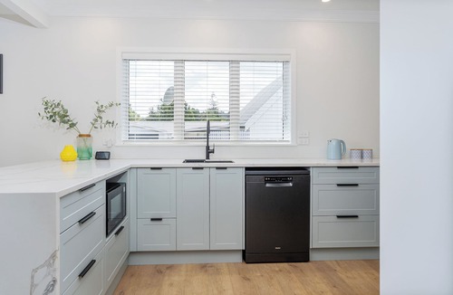 Whitianga House | Hosts on the Coast Blue Water Breeze