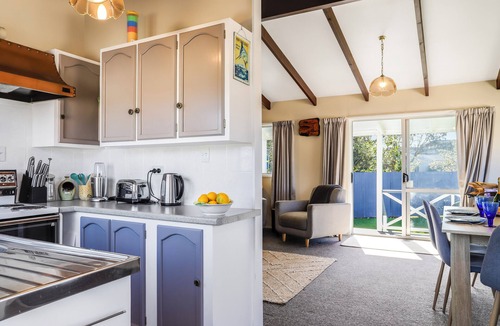 Whitianga House | Hosts on the Coast Marlin Cottage