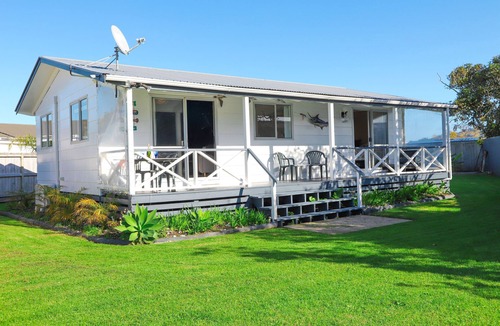 Whitianga House | Hosts on the Coast Marlin Cottage