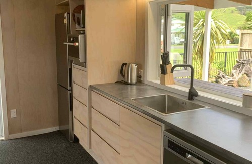 Whitianga House | Hosts on the Coast Pawprints Cabin