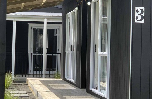 Whitianga House | Hosts on the Coast Pawprints Cabin