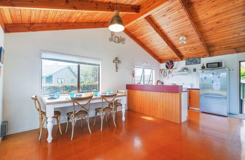 Hahei House | Hosts on the Coast Paws & Relax