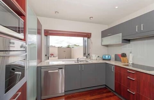 Whitianga House | Hosts on the Coast Pelicans Coastal Perch
