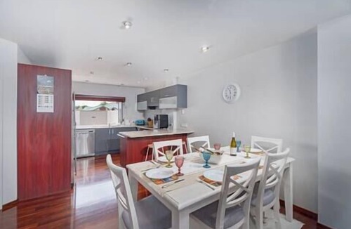 Whitianga House | Hosts on the Coast Pelicans Coastal Perch