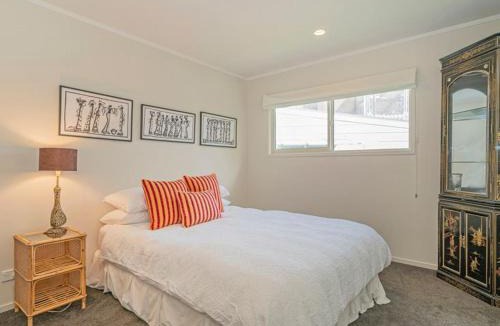 Whitianga House | Hosts on the Coast Puriri Pride