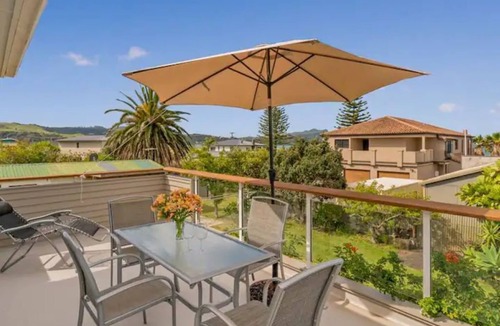 Whitianga House | Hosts on the Coast View to Mercury