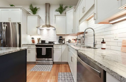 South Side Slopes House | ★HostWise Stays★ Rooftop Deck | Garage | Balcony Views | Upscale!