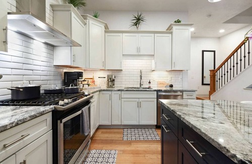 South Side Slopes House | ★HostWise Stays★ Rooftop Deck | Garage | Balcony Views | Upscale!