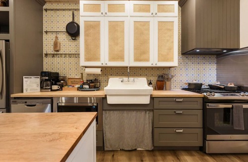 Lawrenceville House | ★ HostWise Stays ★ Serene Soaker Tub| Butler St. Dining| Free Parking
