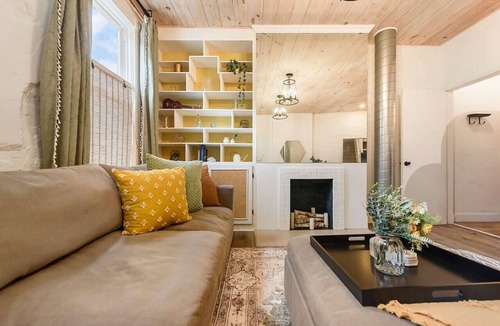 Lawrenceville House | ★ HostWise Stays ★ Serene Soaker Tub| Butler St. Dining| Free Parking