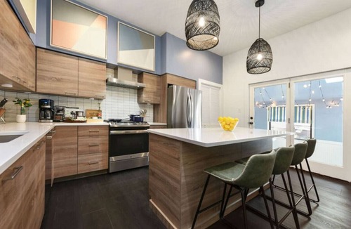 Shadyside Apartment | HostWise Stays - Theater Deck | Podcast Studio | Kid Friendly!
