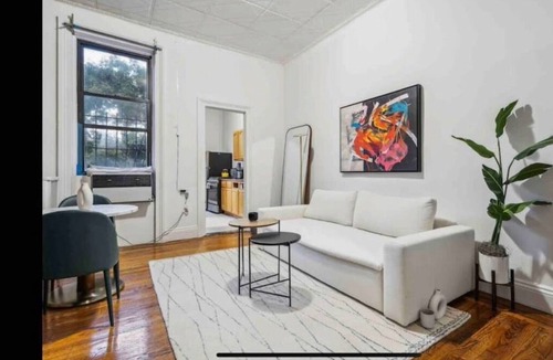 Gowanus House | Hot Cobble Hill Alcove Studio