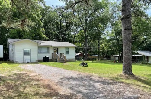 Tahlequah House | Hot coffee, firewood and more.